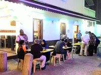 Restoran ini buka dari pukul 16.00 waktu setempat sampai menjelang subuh. Paling asyik makan di luar restoran pada malam hari. Pemandangannya menyenangkan! (Shafa/detikTravel)