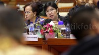 Ketua Pansel KPK Destri Damayanti memberikan penjelasan kepada anggota Komisi III. Pool/Lamhot Aritonang/detikFoto.
