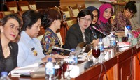 Destri Damayanti berdiskusi dengan anggota Pansel Capim KPK. Pool/Lamhot Aritonang/detikFoto.