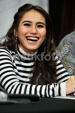 Aih, Ayu Ting Ting Happy Banget