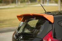Misalnya, pada bodi super Black, Anda bisa menambahkan aksen oranye ke roda aluminium, spion, spoiler belakang, bumper depan dan gagang pinti. Pool/dok. Response.
