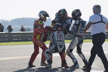 Lorenzo Jatuh-Bangun Mengejar Titel Juara Dunia Ketiganya