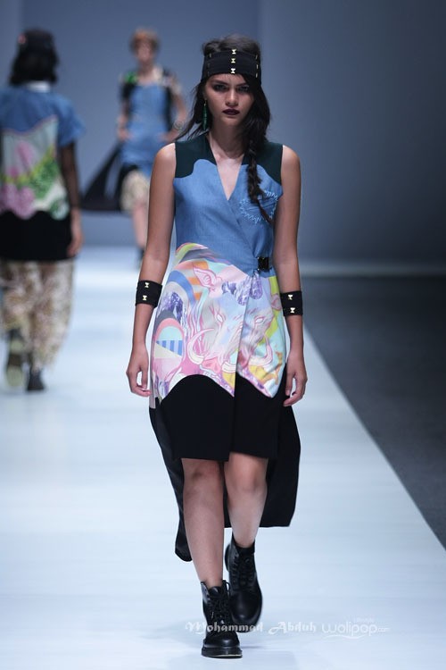 Rinda Salmun Seaform Jakarta Fashion Week 2016 at Senayan City. Jakarta. [Foto: Mohammad Abduh/Wolipop]
