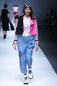 Rinda Salmun Seaform Jakarta Fashion Week 2016 at Senayan City. Jakarta. [Foto: Mohammad Abduh/Wolipop]