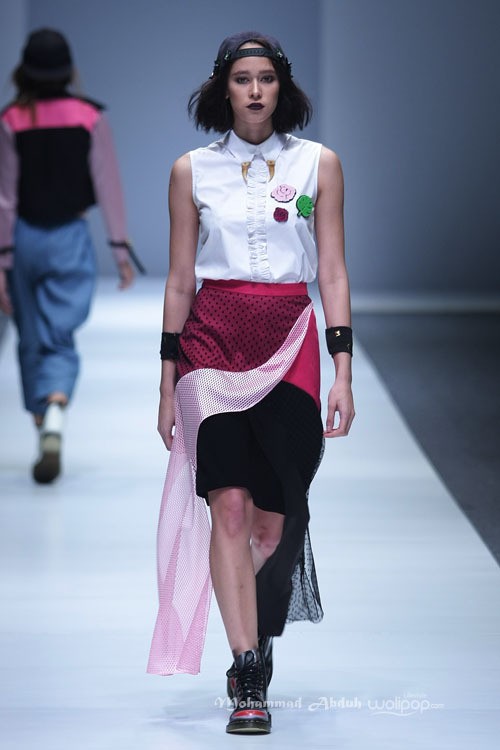 Rinda Salmun Seaform Jakarta Fashion Week 2016 at Senayan City. Jakarta. [Foto: Mohammad Abduh/Wolipop]