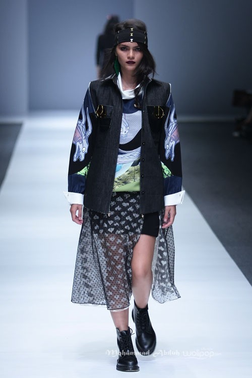 Rinda Salmun Seaform Jakarta Fashion Week 2016 at Senayan City. Jakarta. [Foto: Mohammad Abduh/Wolipop]