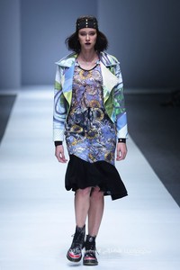 Rinda Salmun Seaform Jakarta Fashion Week 2016 at Senayan City. Jakarta. [Foto: Mohammad Abduh/Wolipop]