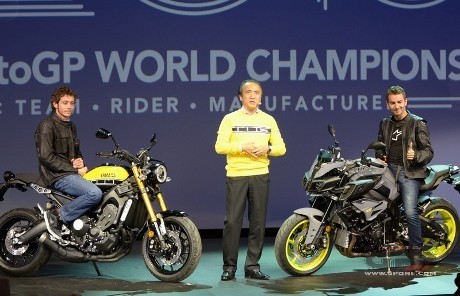 Lorenzo dan Rossi Kenalkan Motor Baru Yamaha di Milan