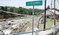 Air yang mengalir dari pintu Katulampa menuju Jakarta juga tidak deras. Pool/Alfathir Yulianda/detikFoto.