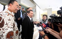 RJ Lino menjawab pertanyaan wartawan.