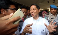 Lino membantah dirinya telah dijadikan tersangka oleh Bareskrim Polri dalam pengadaan crane. Materi pertanyan penyidik ke Lino masih seputar SOP pengadaan crane.
