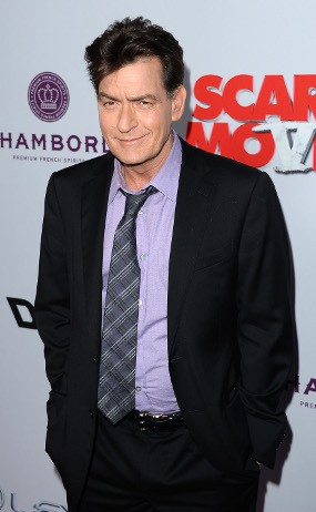 Enam Mantan Pacar akan Tuntut Charlie Sheen karena Sembunyikan Status HIV