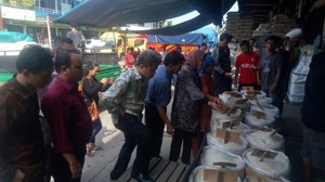 Blusukan ke Pasar Cipinang, Ketua KPPU Cek Dugaan Permainan Beras