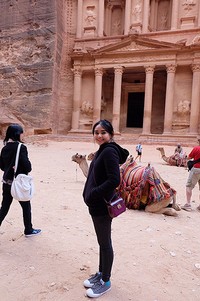 Belum lama ini, si cantik Amanda Manopo jalan-jalan di Israel dan Yordania. (dok. Pribadi)