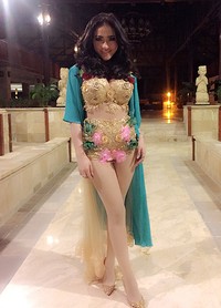 Kesan seksi memang tak lepas dari Amel. (dok. Pribadi)