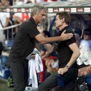 El Clasico Dipimpin Wasit pada Insiden Mourinho Colok Vilanova