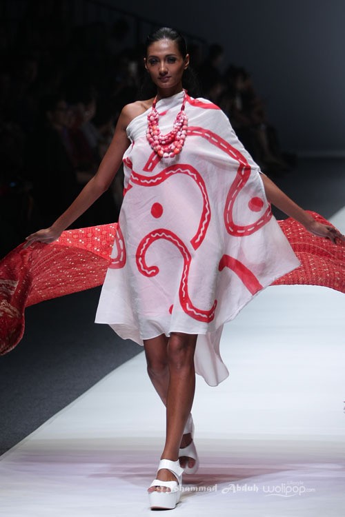 Carmanita Ikatan Perancang Mode Indonesia Jakarta Fashion Week 2016 at Senayan City. Jakarta. [Foto: Mohammad Abduh/Wolipop]