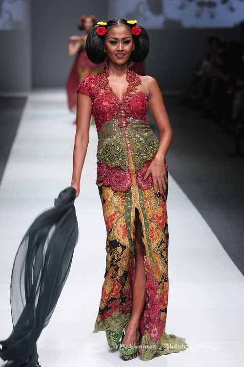 Anne Avantie Gambang Semarang Jakarta Fashion Week 2016 at Senayan City. Jakarta. [Foto: Mohammad Abduh/Wolipop]