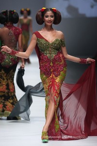 Anne Avantie Gambang Semarang Jakarta Fashion Week 2016 at Senayan City. Jakarta. [Foto: Mohammad Abduh/Wolipop]