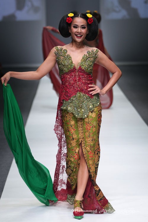 Anne Avantie Gambang Semarang Jakarta Fashion Week 2016 at Senayan City. Jakarta. [Foto: Mohammad Abduh/Wolipop]