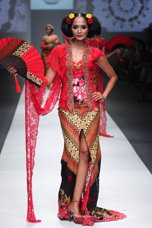 Anne Avantie Gambang Semarang Jakarta Fashion Week 2016 at Senayan City. Jakarta. [Foto: Mohammad Abduh/Wolipop]