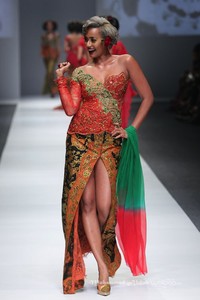 Anne Avantie Gambang Semarang Jakarta Fashion Week 2016 at Senayan City. Jakarta. [Foto: Mohammad Abduh/Wolipop]