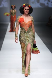 Anne Avantie Gambang Semarang Jakarta Fashion Week 2016 at Senayan City. Jakarta. [Foto: Mohammad Abduh/Wolipop]