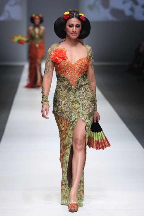 Anne Avantie Gambang Semarang Jakarta Fashion Week 2016 at Senayan City. Jakarta. [Foto: Mohammad Abduh/Wolipop]