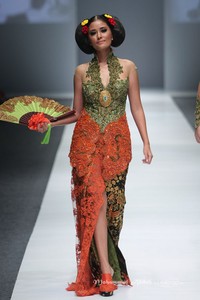 Anne Avantie Gambang Semarang Jakarta Fashion Week 2016 at Senayan City. Jakarta. [Foto: Mohammad Abduh/Wolipop]