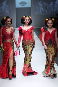 Anne Avantie Gambang Semarang Jakarta Fashion Week 2016 at Senayan City. Jakarta. [Foto: Mohammad Abduh/Wolipop]