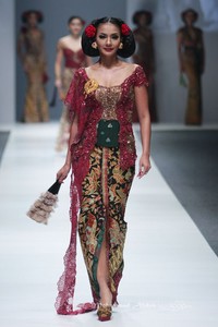 Anne Avantie Gambang Semarang Jakarta Fashion Week 2016 at Senayan City. Jakarta. [Foto: Mohammad Abduh/Wolipop]