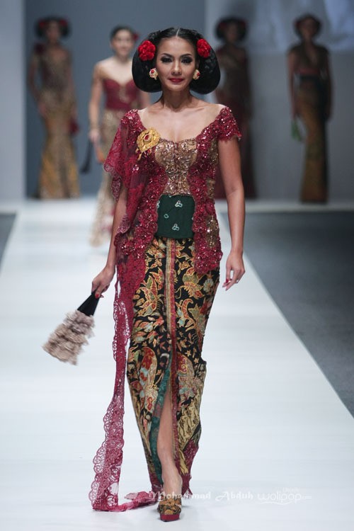 Anne Avantie Gambang Semarang Jakarta Fashion Week 2016 at Senayan City. Jakarta. [Foto: Mohammad Abduh/Wolipop]