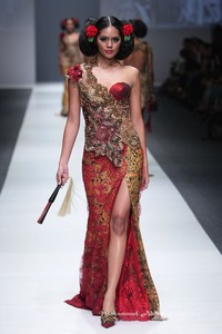 Anne Avantie Gambang Semarang Jakarta Fashion Week 2016 at Senayan City. Jakarta. [Foto: Mohammad Abduh/Wolipop]