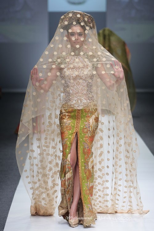 Anne Avantie Gambang Semarang Jakarta Fashion Week 2016 at Senayan City. Jakarta. [Foto: Mohammad Abduh/Wolipop]