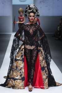 Anne Avantie Gambang Semarang Jakarta Fashion Week 2016 at Senayan City. Jakarta. [Foto: Mohammad Abduh/Wolipop]