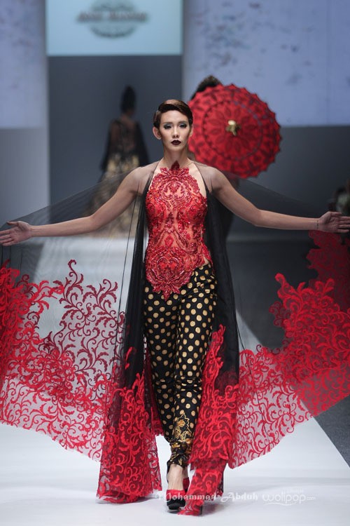 Anne Avantie Gambang Semarang Jakarta Fashion Week 2016 at Senayan City. Jakarta. [Foto: Mohammad Abduh/Wolipop]
