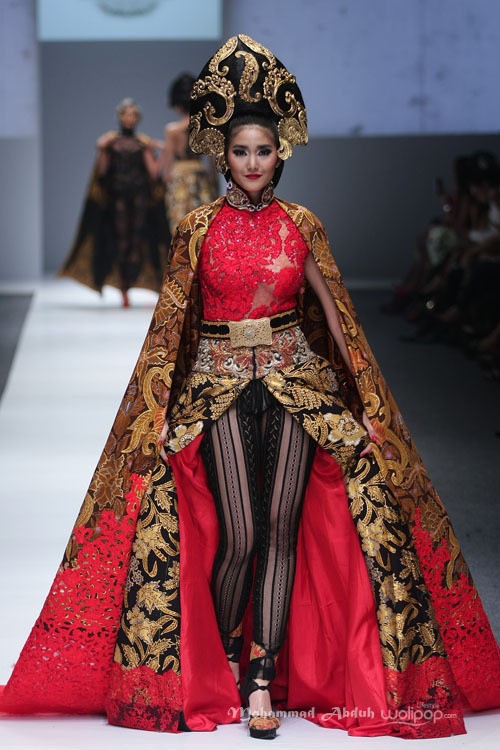 Anne Avantie Gambang Semarang Jakarta Fashion Week 2016 at Senayan City. Jakarta. [Foto: Mohammad Abduh/Wolipop]