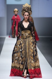 Anne Avantie Gambang Semarang Jakarta Fashion Week 2016 at Senayan City. Jakarta. [Foto: Mohammad Abduh/Wolipop]