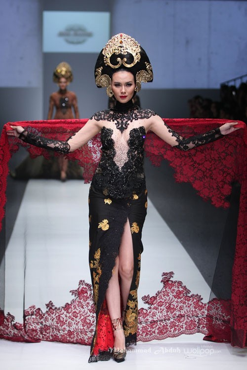 Anne Avantie Gambang Semarang Jakarta Fashion Week 2016 at Senayan City. Jakarta. [Foto: Mohammad Abduh/Wolipop]