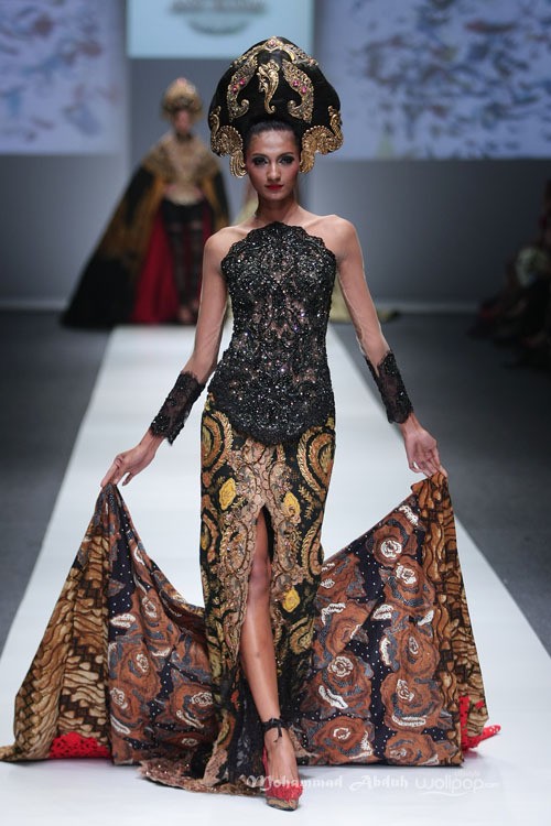 Anne Avantie Gambang Semarang Jakarta Fashion Week 2016 at Senayan City. Jakarta. [Foto: Mohammad Abduh/Wolipop]