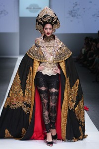 Anne Avantie Gambang Semarang Jakarta Fashion Week 2016 at Senayan City. Jakarta. [Foto: Mohammad Abduh/Wolipop]