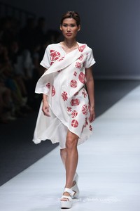 Carmanita Ikatan Perancang Mode Indonesia Jakarta Fashion Week 2016 at Senayan City. Jakarta. [Foto: Mohammad Abduh/Wolipop]