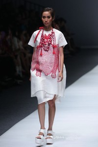 Carmanita Ikatan Perancang Mode Indonesia Jakarta Fashion Week 2016 at Senayan City. Jakarta. [Foto: Mohammad Abduh/Wolipop]