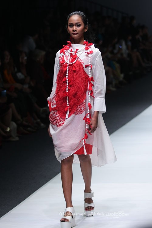 Carmanita Ikatan Perancang Mode Indonesia Jakarta Fashion Week 2016 at Senayan City. Jakarta. [Foto: Mohammad Abduh/Wolipop]