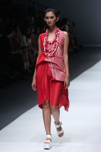 Carmanita Ikatan Perancang Mode Indonesia Jakarta Fashion Week 2016 at Senayan City. Jakarta. [Foto: Mohammad Abduh/Wolipop]