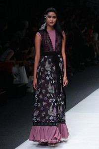 Yongki Budisutrisna Ikatan Perancang Mode Indonesia Jakarta Fashion Week 2016 at Senayan City. Jakarta. [Foto: Mohammad Abduh/Wolipop]