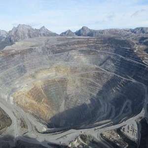 Luhut Ingin Antam Ambil Alih Tambang Emas Freeport