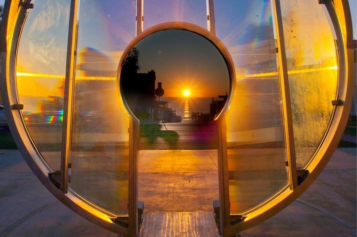 Ada Jembatan Cahaya di Pantai AS