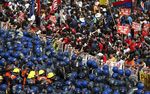 Demo Memprotes KTT APEC Berakhir Bentrok