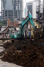Normalisasi Kali Krukut Dikebut